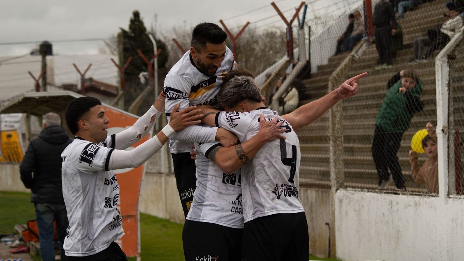 Con dos objetivos a la vista, Santamarina juega en Madryn
