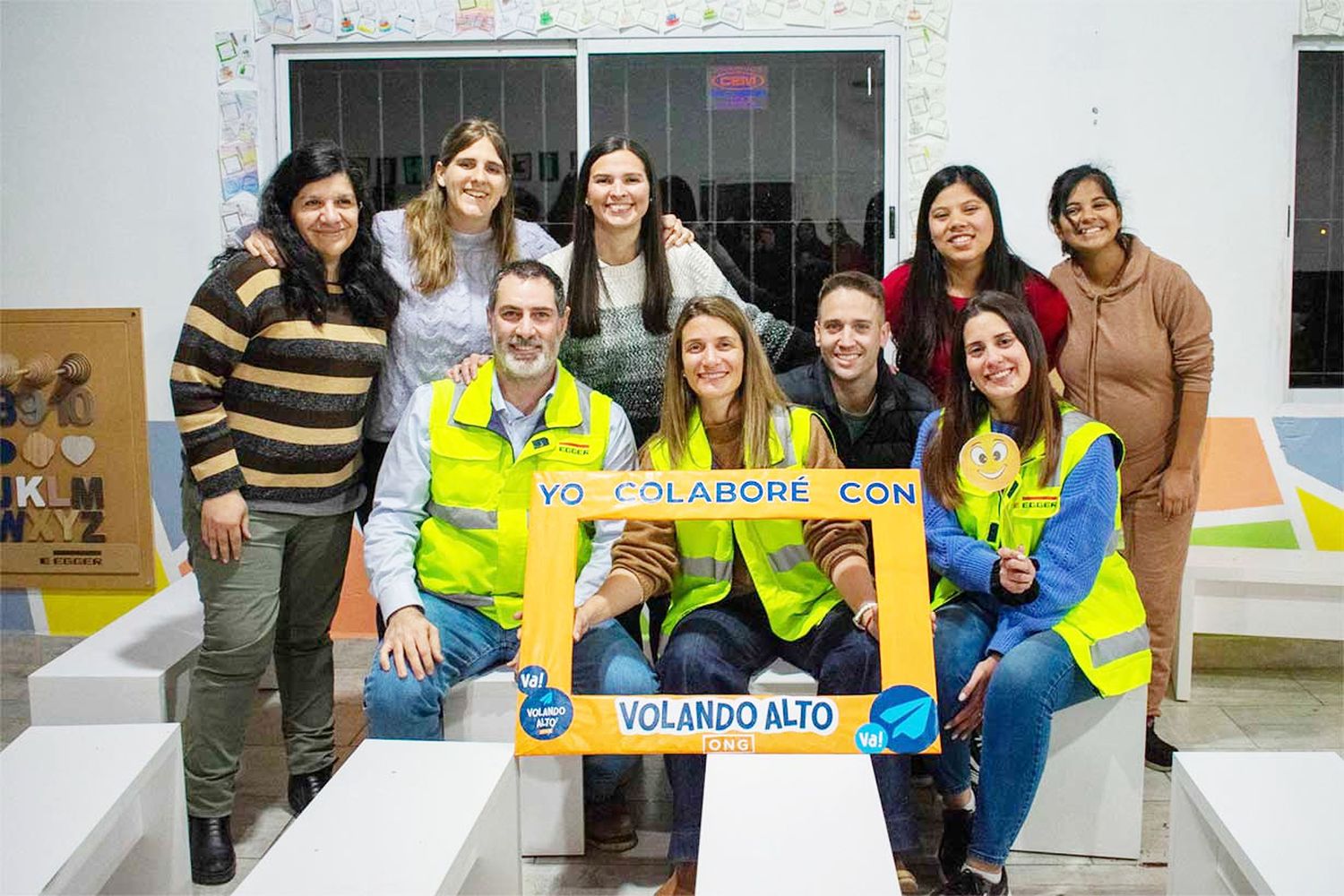 EGGER continúa su plan de trabajo con la comunidad, aportando a la educación de niños y jóvenes de la ciudad