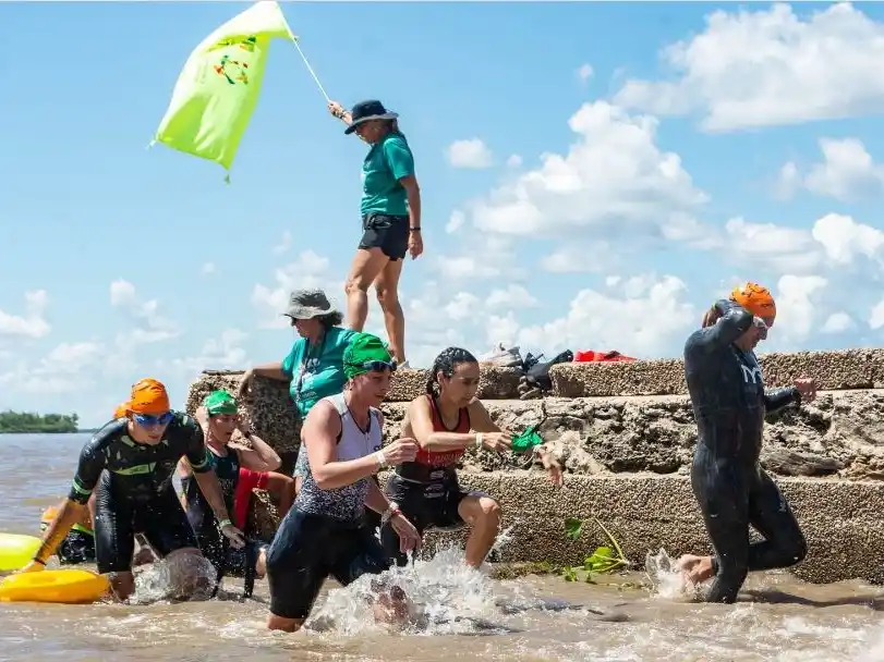 Gualeguaychuenses corrieron el domingo el Triatlón Internacional de La Paz