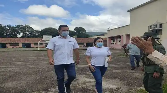 «Mi voto no se lo regalo a Maduro»: gobernadora del Táchira acudió a las urnas este 6D