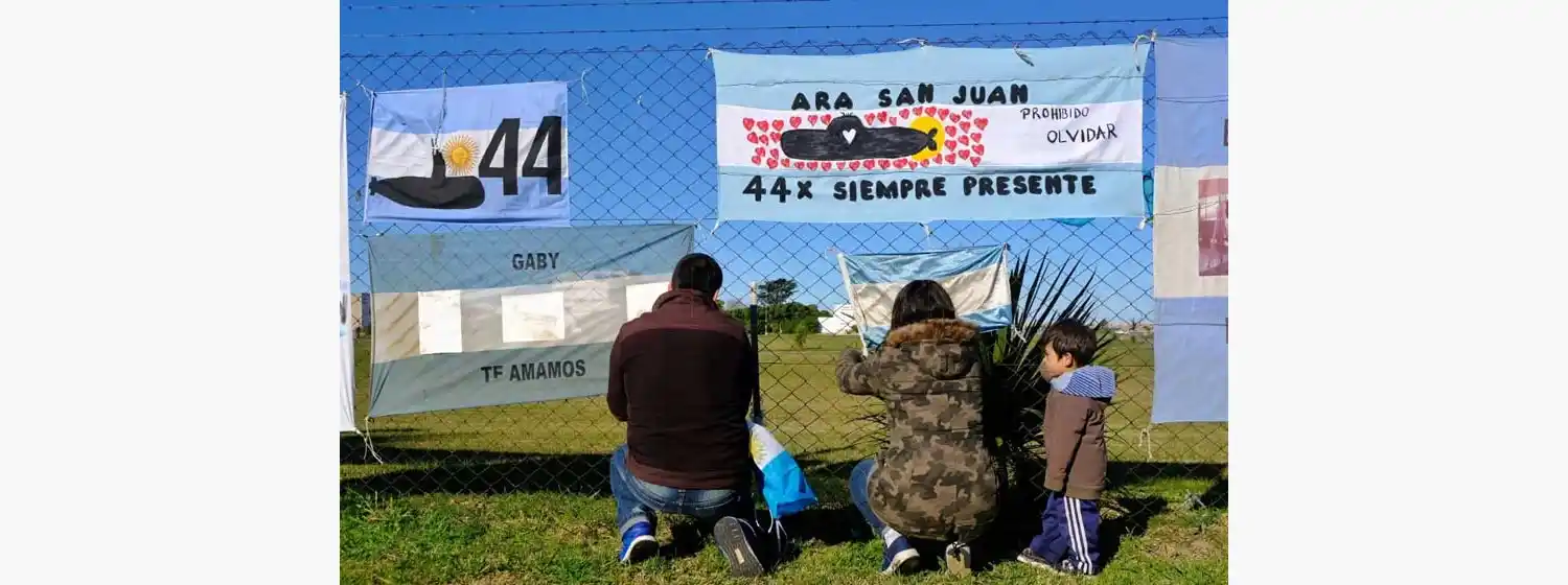 ARA San Juan: realizaron el "recambio de banderas" en la Base Naval