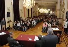 Con gran emoción, 174 familias de distinto  barrios recibieron escrituras 