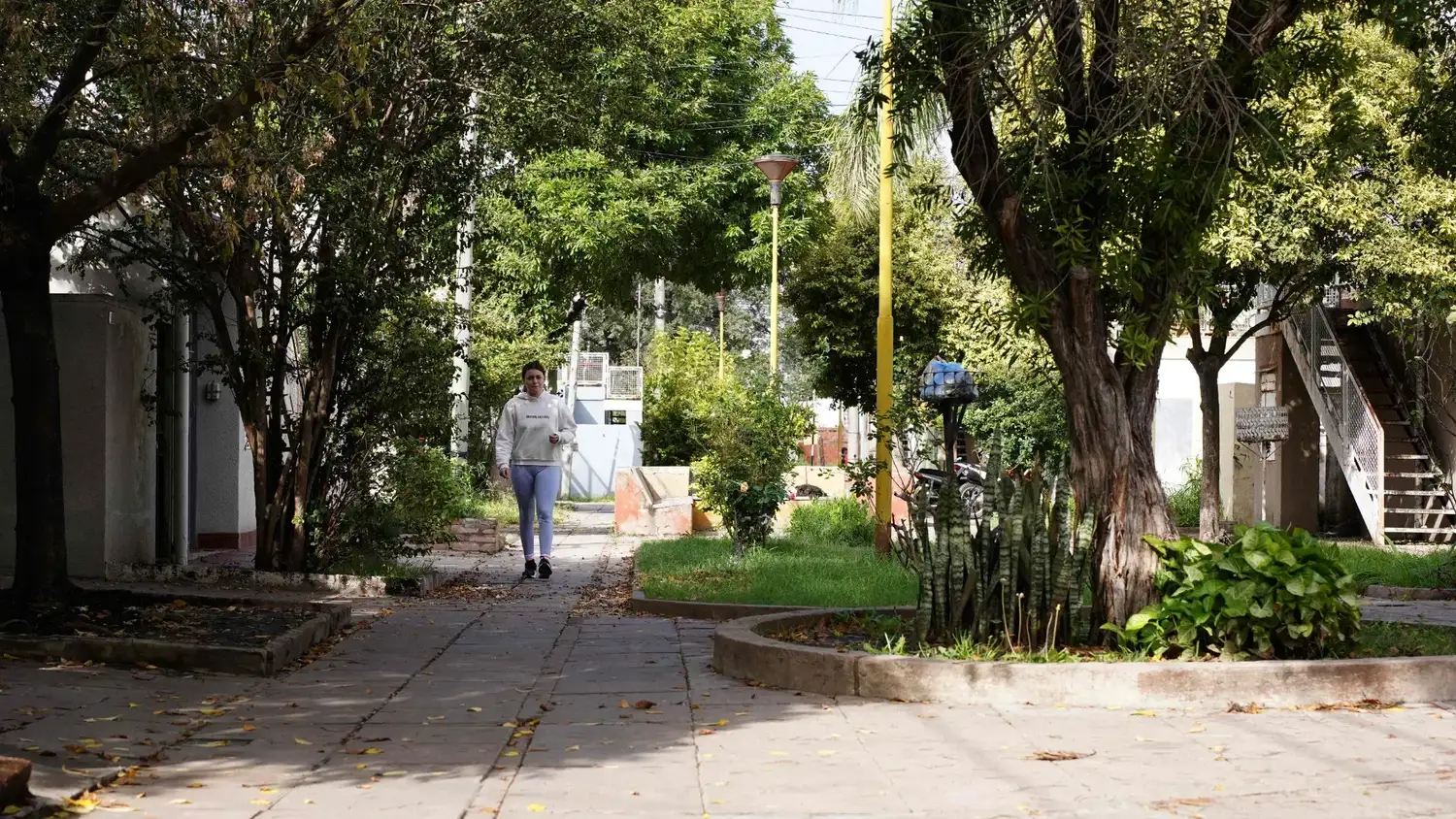 Comenzaron los trabajos para la colocación de luces LED en barrio Roque Sáenz Peña