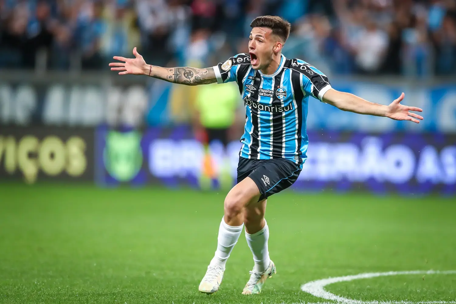 El delantero Lucas Besozzi fue confirmado como el quinto refuerzo de Newell's