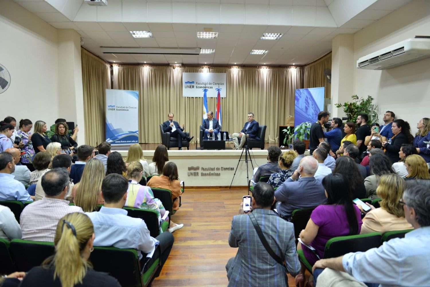 Bordet y Bahl participaron del Ciclo de Conferencias de la UNER