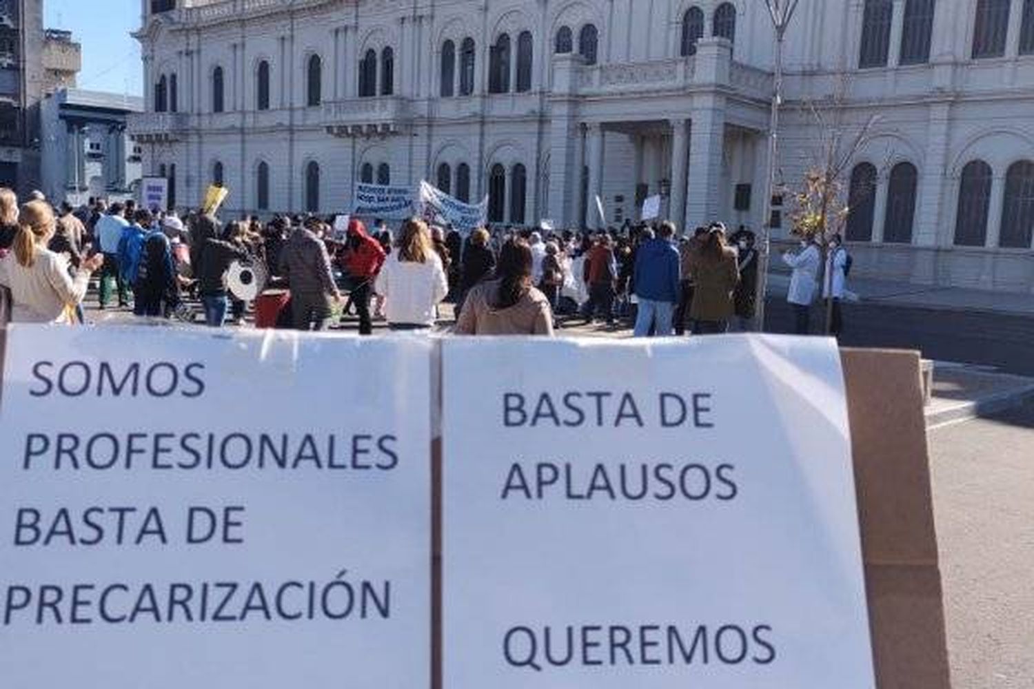 Médicos denuncian sobre exigencia y precarización laboral