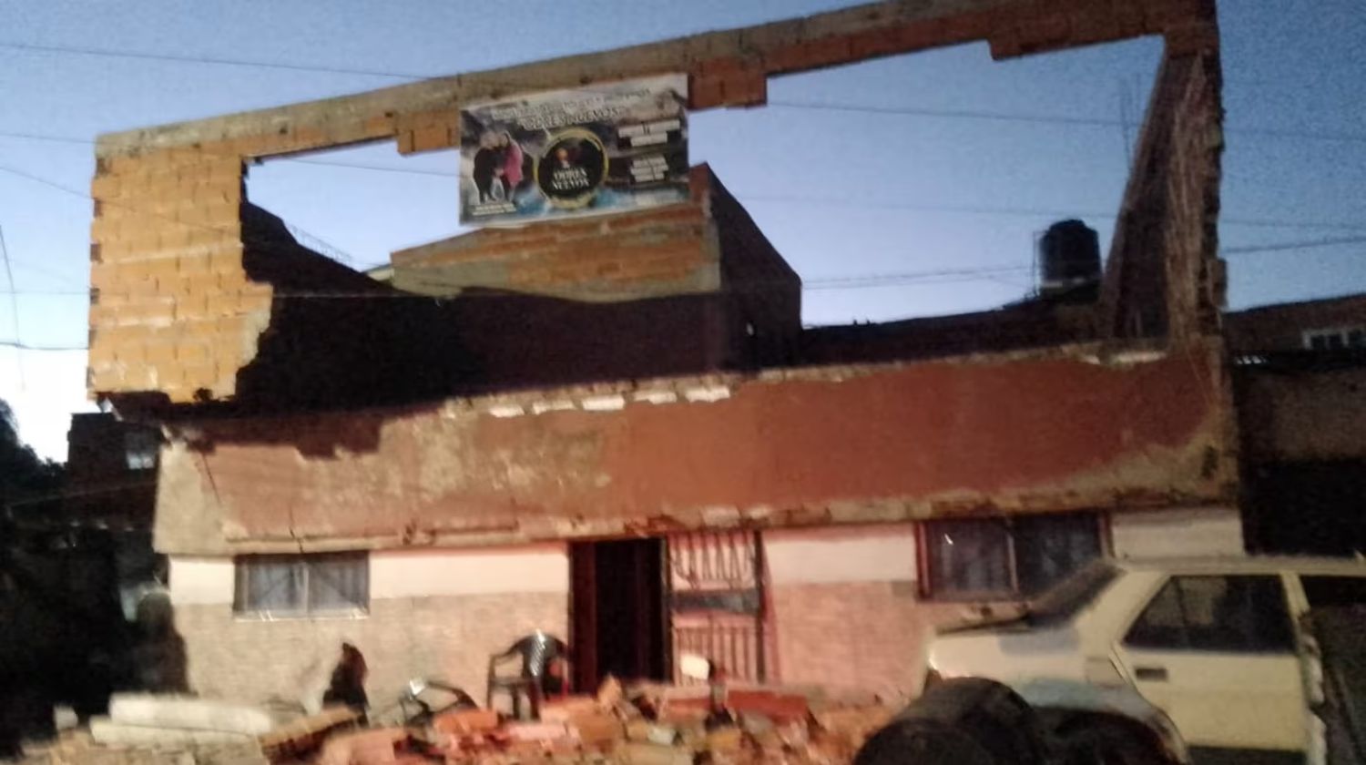 Conmoción en Villa Fiorito: se derrumbó un templo evangélico y cuatro personas sufrieron graves heridas