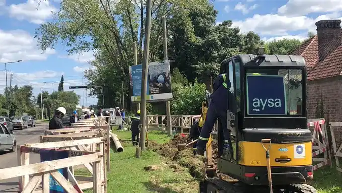 Tigre: AySA repara cañería de agua en Pacheco dañada por una contratista de gas