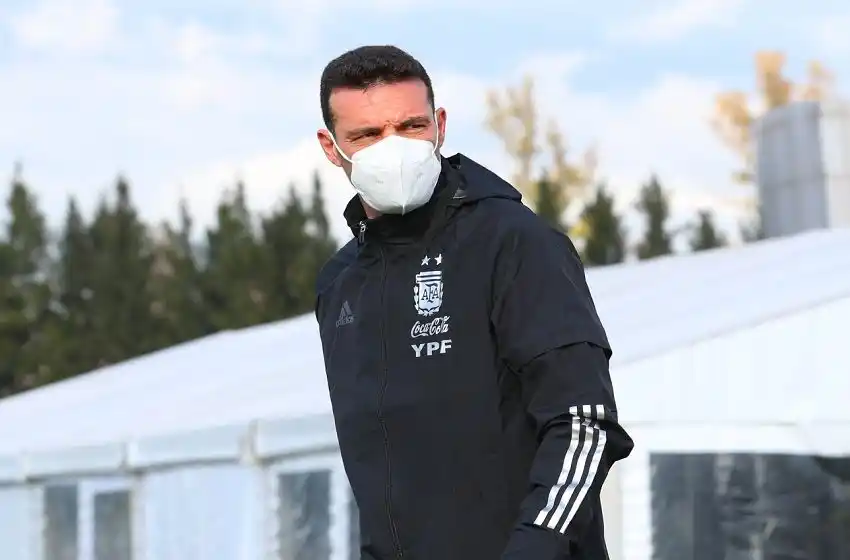 Con Agüero a disposición, Scaloni define el equipo para visitar a Colombia y haría 3 cambios