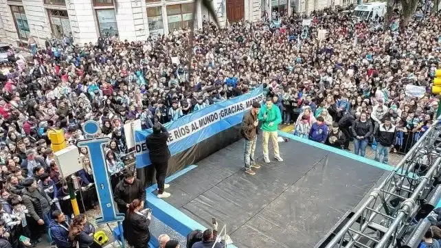 El orgullo de Concordia: Marcos Senesi recibió el cariño de su gente