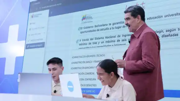 UN CUPO UNIVERSITARIO para cada bachiller garantiza Maduro