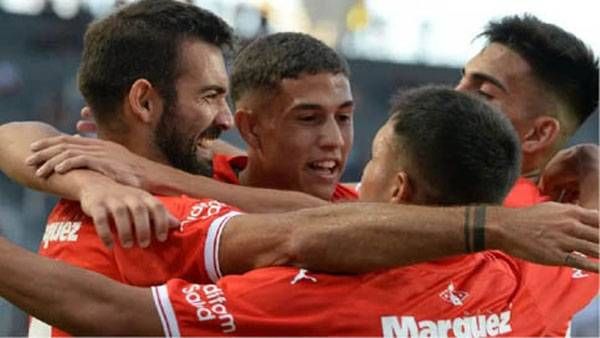 Independiente goleó a Ciudad de  Bolívar y comenzó con el pie derecho