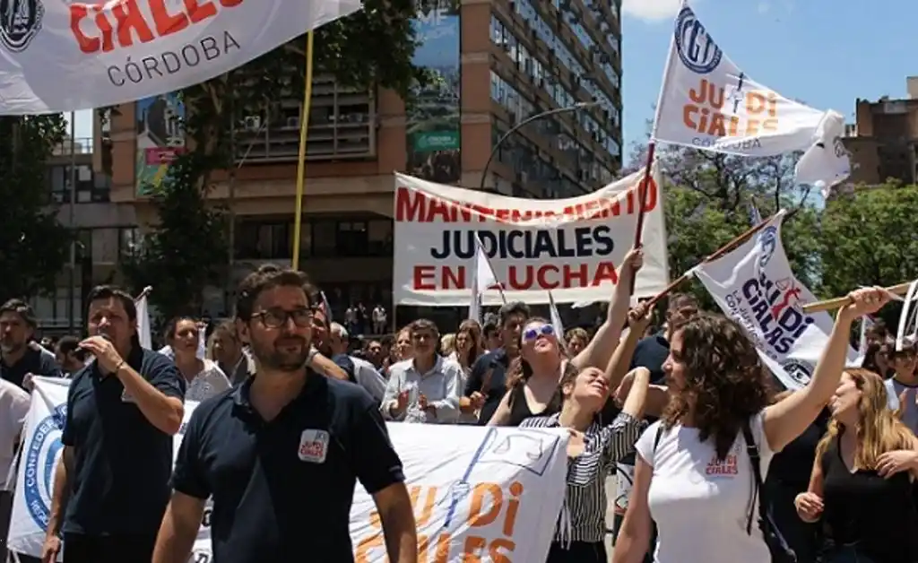 Trabajadores judiciales de Córdoba realizan paro en reclamo de aumento salarial