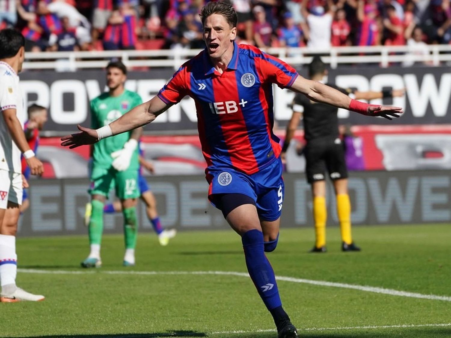 San Lorenzo venció a Tigre con diez hombres y se metió en los cuartos de final del Torneo Apertura