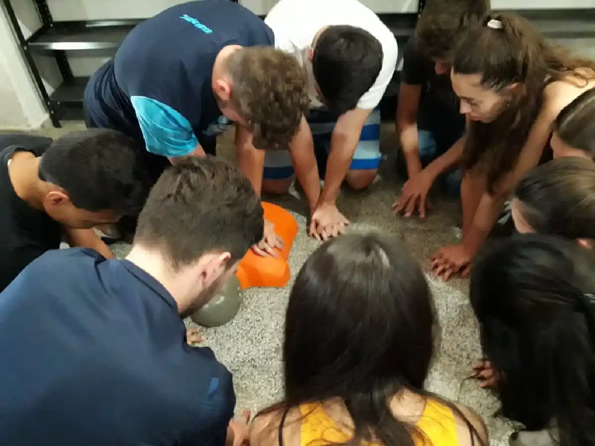 Estudiantes del Cusf se capacitaron para salvar vidas 