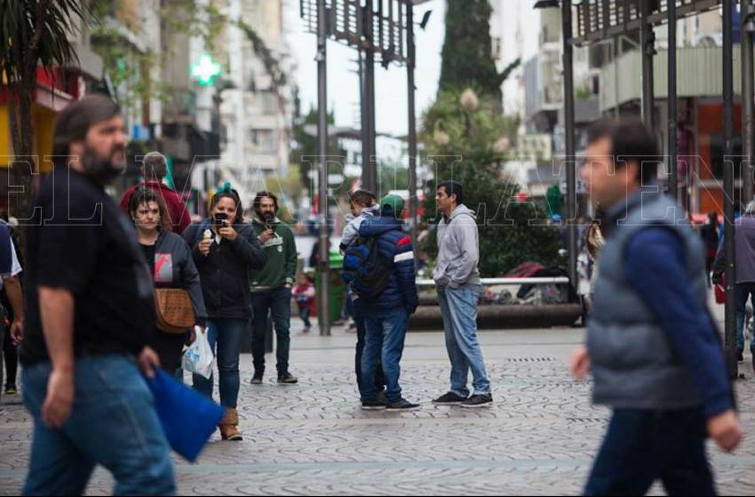 Manteros: aseguran que "la Peatonal está más prolija que nunca"