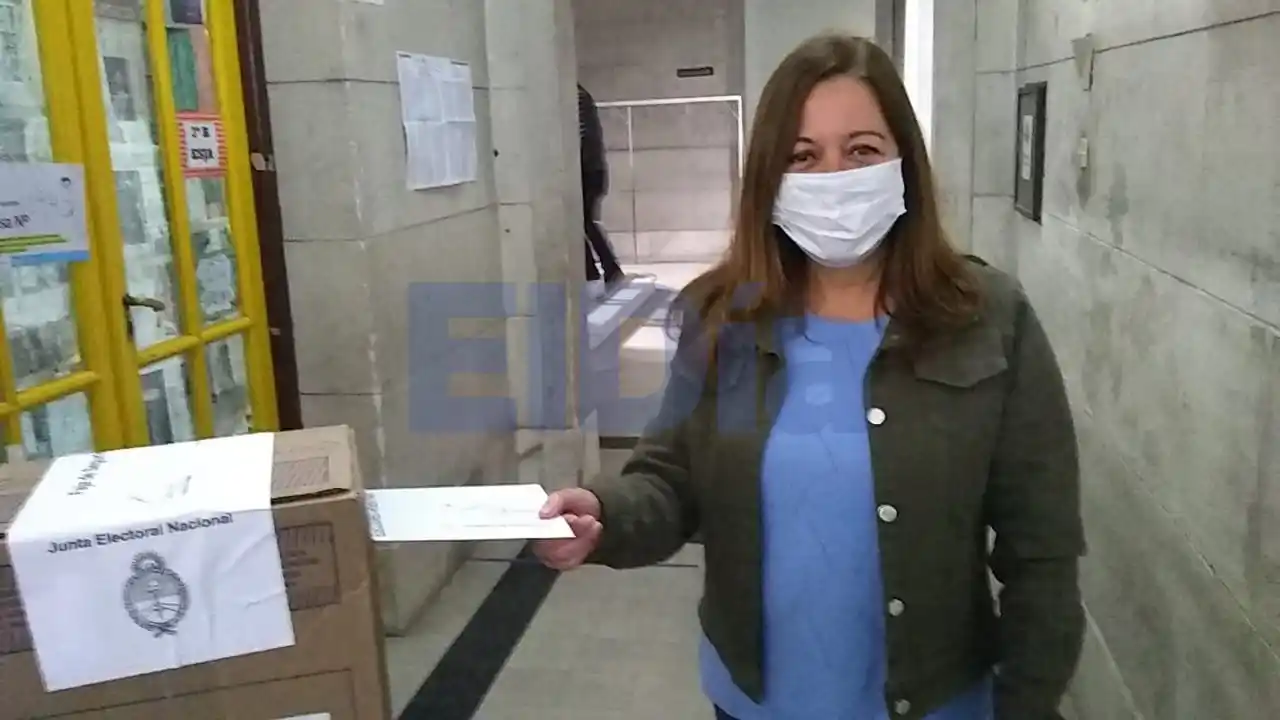 Votó la Diputada Farfán y pidió que se "cuide este acto cumbre de la Democracia"