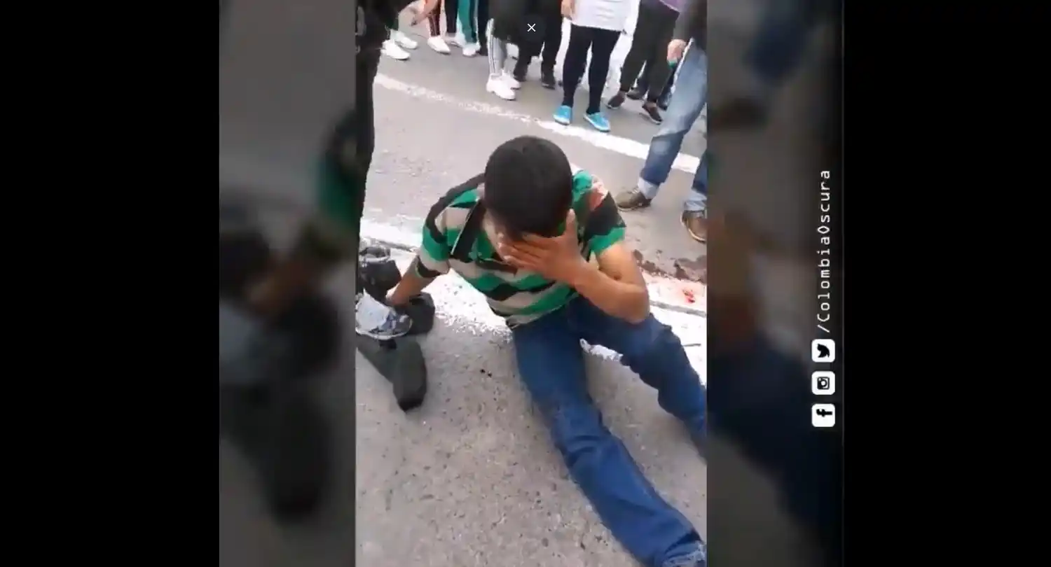 Impactante video: madres golpearon violentamente a ladrón que robaba a sus hijos