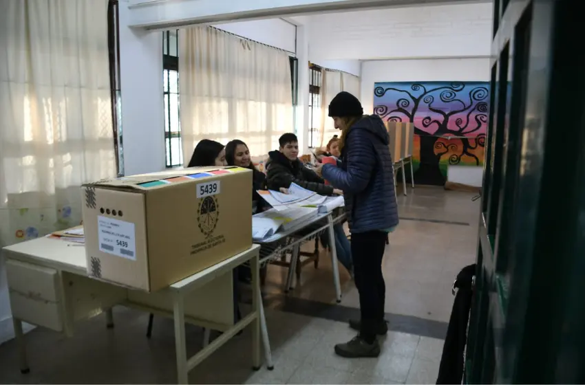 Abrieron los centros de votación en Rosario: dónde voto y cómo consultar el padrón