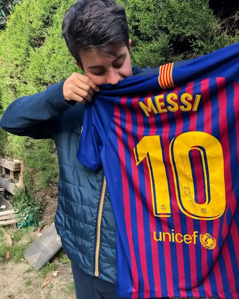 Descubren a Messi con pantalón más extravagante del mundo