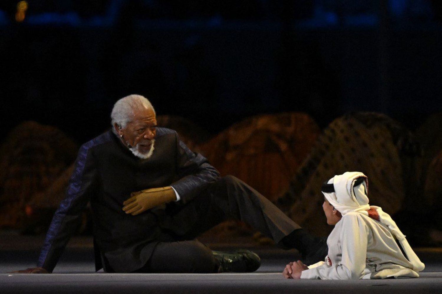 Morgan Freeman salva la inauguración del Mundial