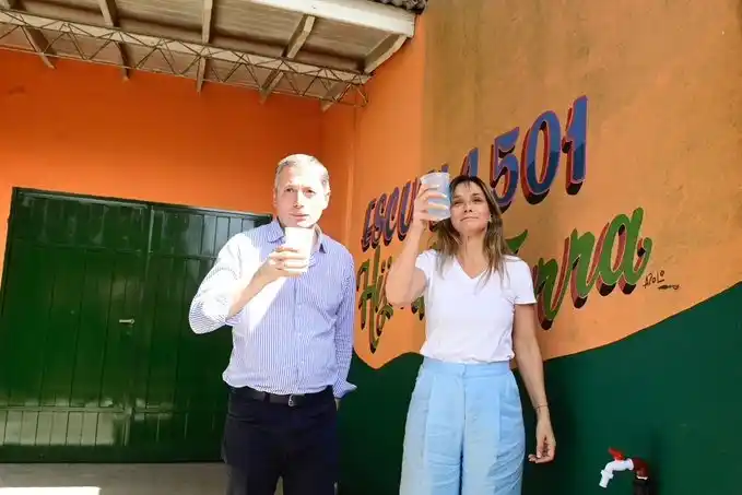 Gray y Galmarini en la inauguración de la Red Secundaria de Agua Monte Grande III.