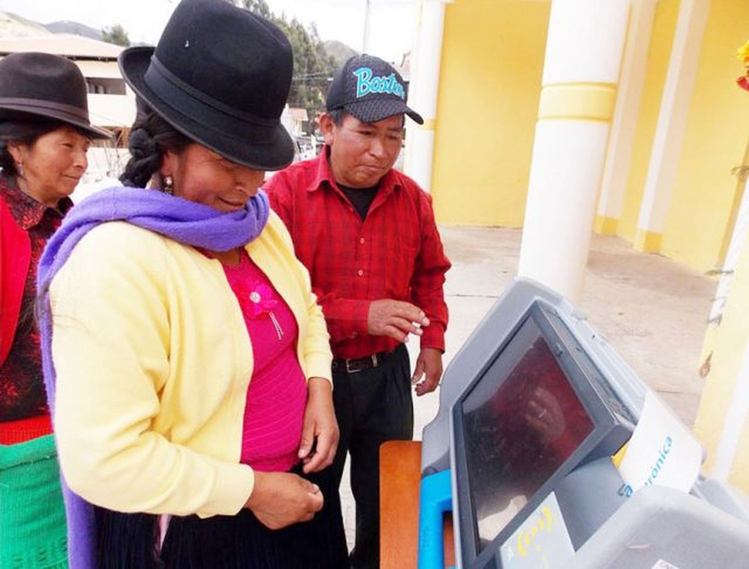Salta: La boleta única electrónica le ganó al voto papel