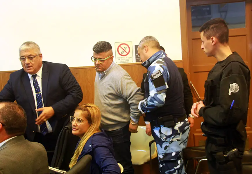 El indicio de “alpargatas verdes” que calzaba uno de los atracadores