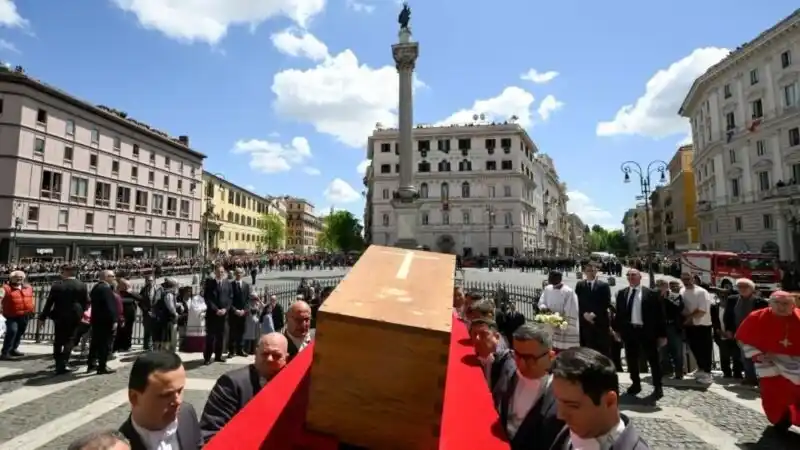 El papa Francisco ya descansa en la basílica de Santa María la Mayor