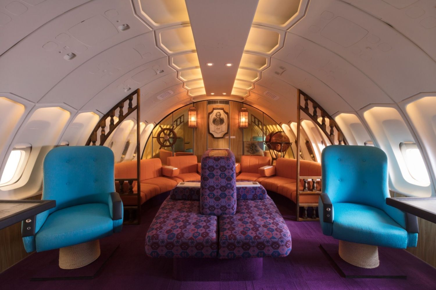 Regreso al «glamour» de los 70: Qantas presenta réplica del First Class Lounge de sus 747-200