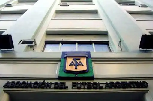 La AFA aceptó el pedido de River y el torneo se definirá el domingo 14