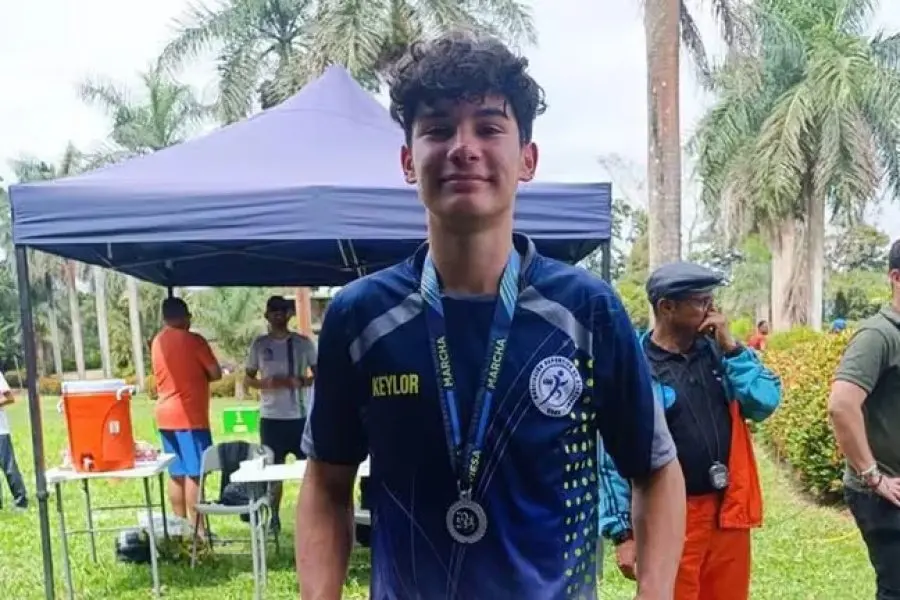 Conmoción en Costa Rica tras la muerte de un joven atleta que se ahogo al rescatar a su abuela y su tía del mar