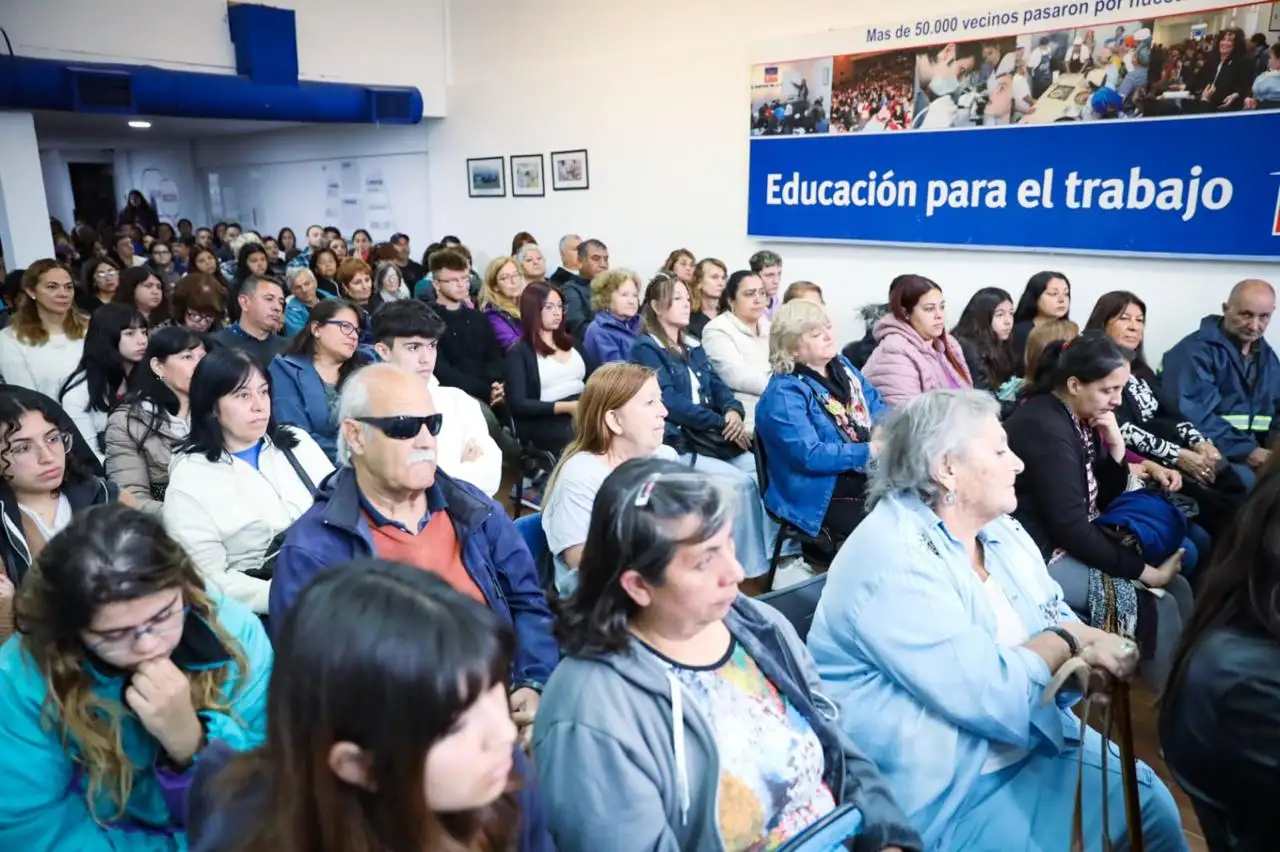 Del encuentro participaron los concejales Horacio Taccone y María Eva Ayala, el diputado provincial Gustavo Pulti, entre otros.