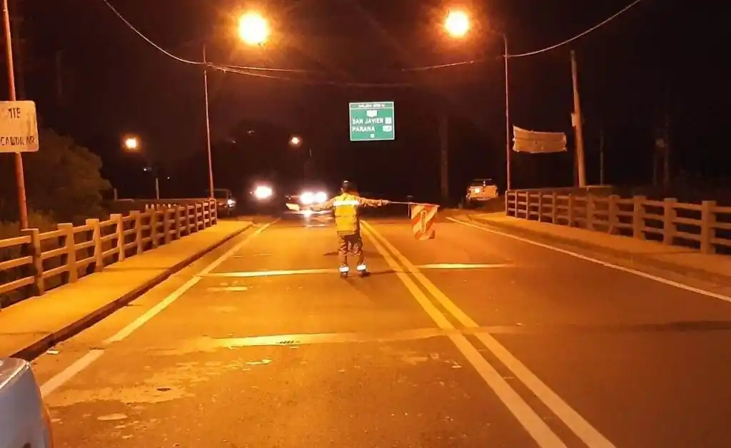 Continúan los trabajos en luminarias del Puente Carretero