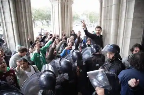 Tensión en Agroindustria durante una protesta por despedidos