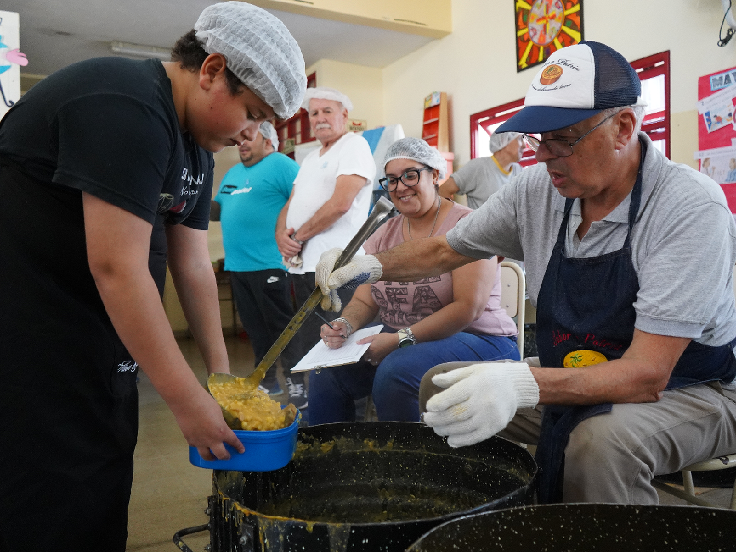 El locro, un plato patrio, con “gustito” solidario     