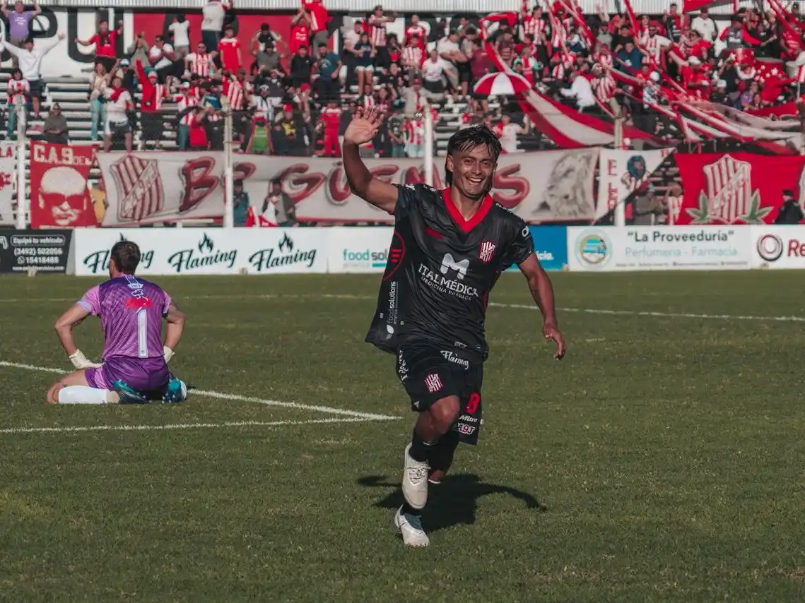 Doblete de Del Sole para el triunfo 4 a 1 del León ante el Lobo entrerriano. Foto: Prensa 9 de Julio
