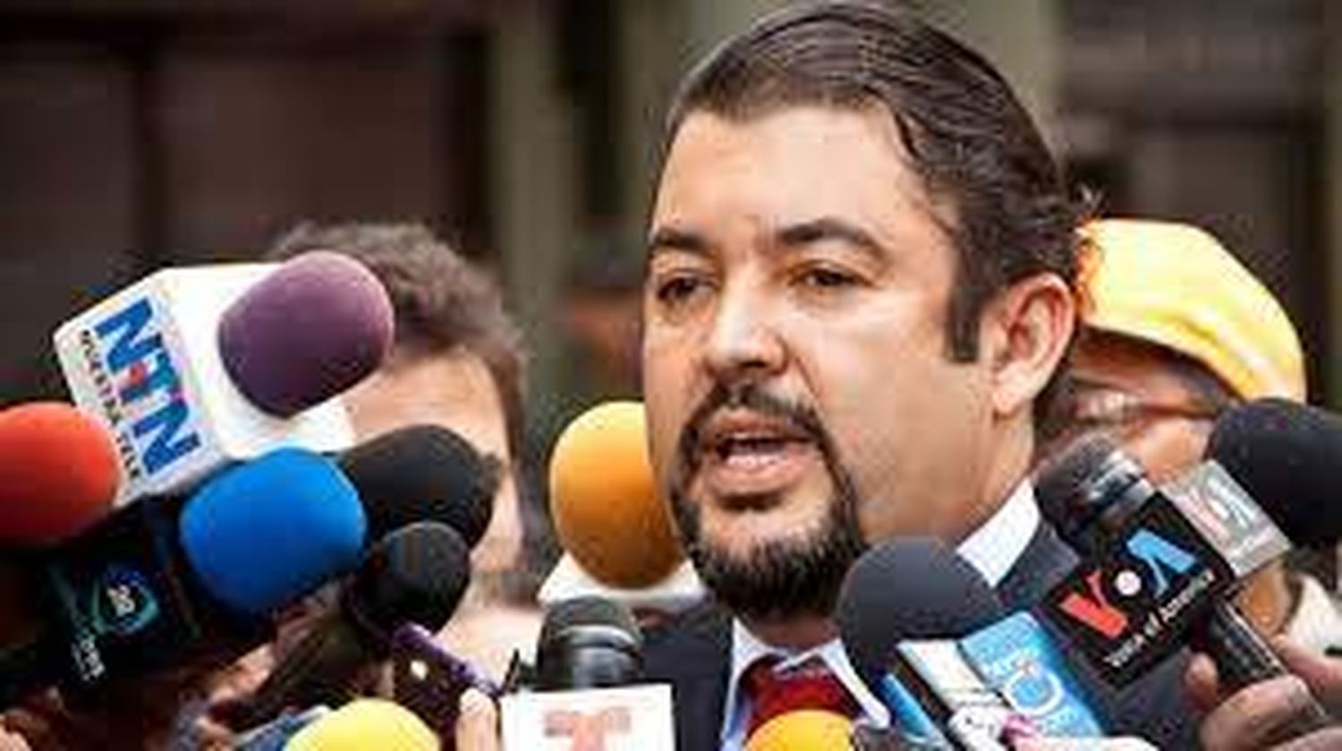 Régimen de Maduro impide viajar en vuelo humanitario a España a Roberto Marrero