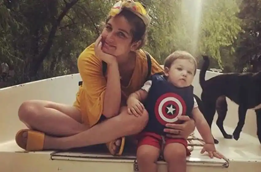 Polémica por una foto de Juana Repetto amamantando a su hijo