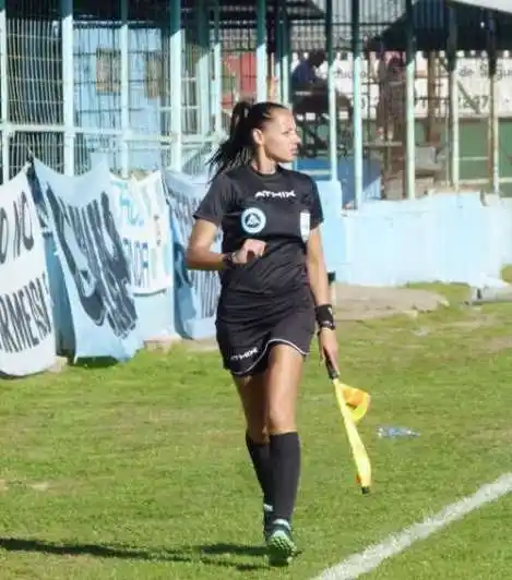 Una mujer será arbitro asistente en el 15 de Abril