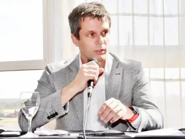 Cresto levantó el “bastón de mariscal” y se prepara para disputar la Gobernación en 2027