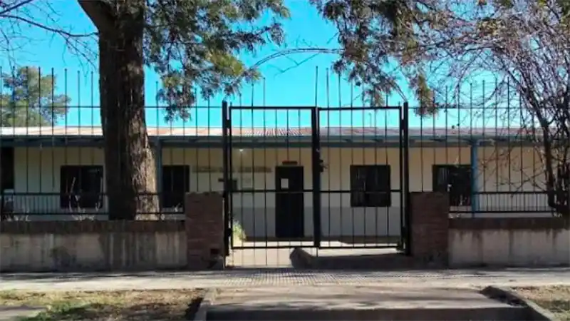 Separaron del cargo a la directora de una escuela por "maltratar y castigar" a alumnos