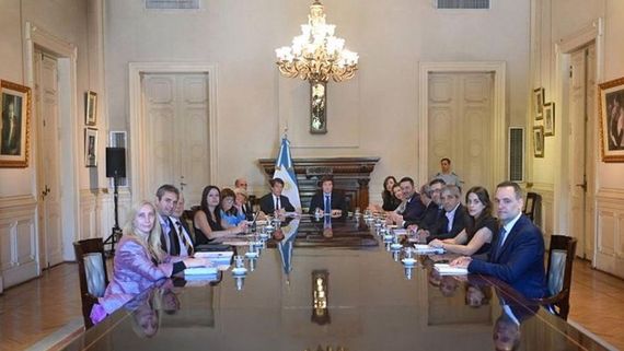 Tras el revés en Diputados, Milei encabezó una sorpresiva reunión de Gabinete