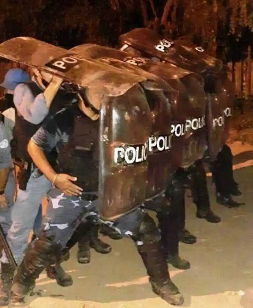 Tras raid delictivo, originarios generan disturbios y lesionaron a tres policías