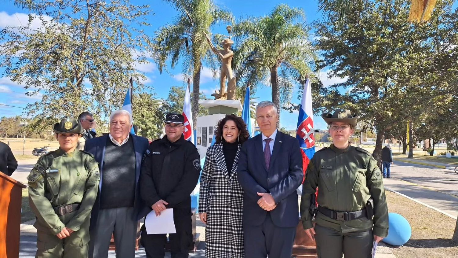 Histórica visita del embajador de Eslovaquia a Vera