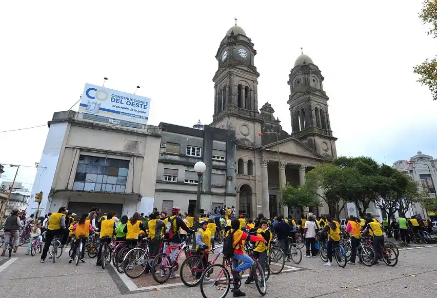 Las familias pedalearon por los 150 años de la Catedral