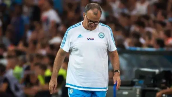 Un miembro de la Comisión Normalizadora propone a Bielsa como DT