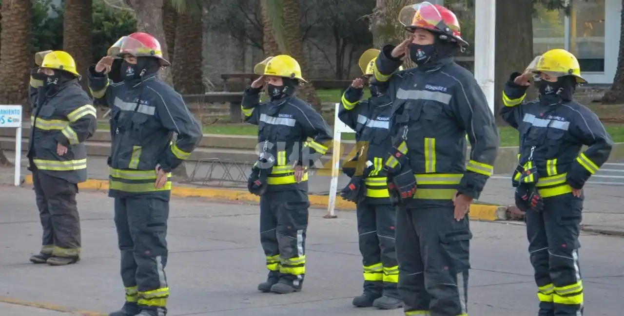 Abrazo solidario: Bomberos santafesinos reclamarán en Casa Gris ser considerados esenciales