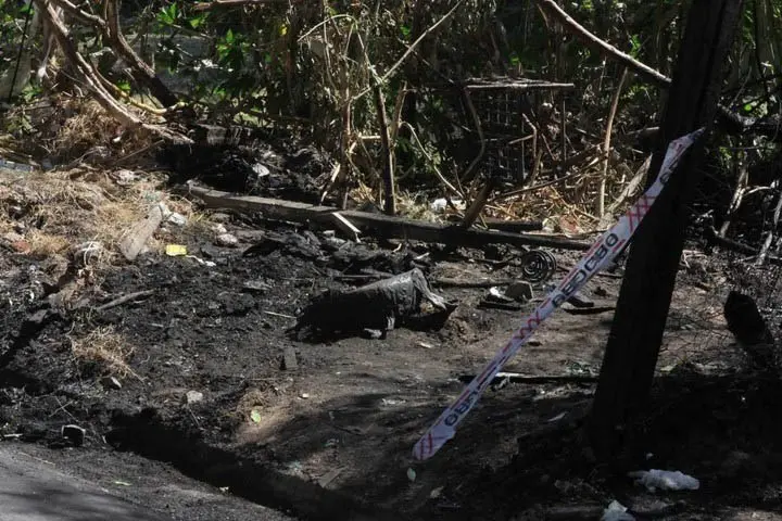 Dos hombres aparecieron calcinados; la policía mató al sospechoso