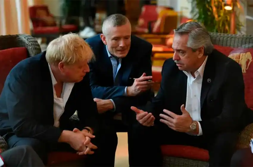 El Presidente le dijo a Johnson que no habrá avance bilateral sin negociar Malvinas